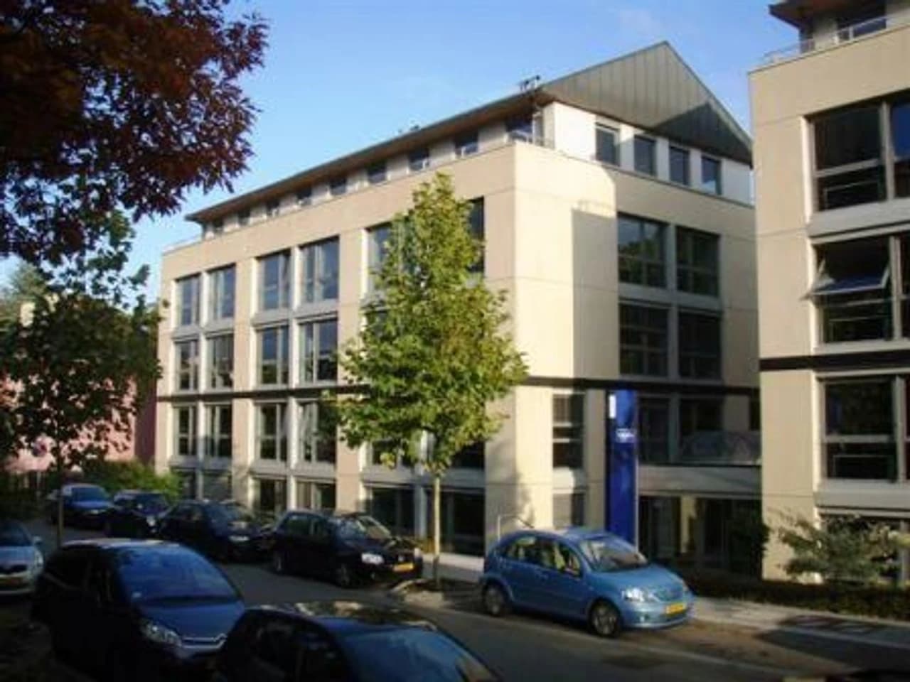 Luxembourg-Gare, Location, Bureau